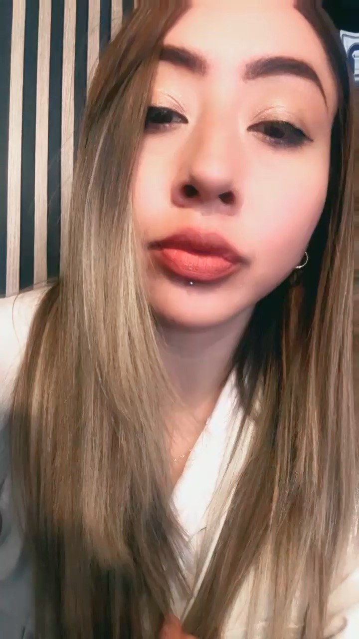 Midnightmoon from Colombia — meet real people on a 1v1 video call