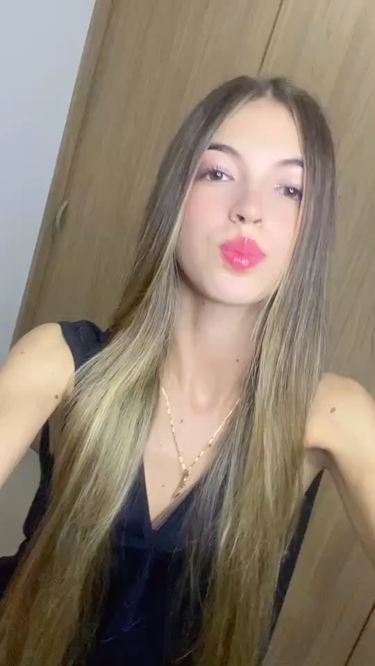 Aurora from Colombia — meet real people on a 1v1 video call